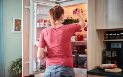 Le syndrome du frigo vide : elle sait ce que tout le monde aime… sauf elle